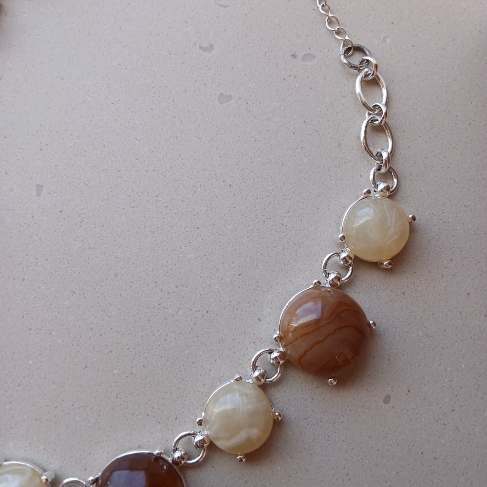 Trifari Vintage  16" Beautiful Necklace. - Picture 7 of 7